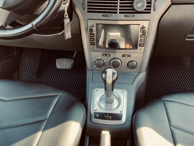 Черный Опель Астра, объемом двигателя 1.4 л и пробегом 200 тыс. км за 4000 $, фото 7 на Automoto.ua