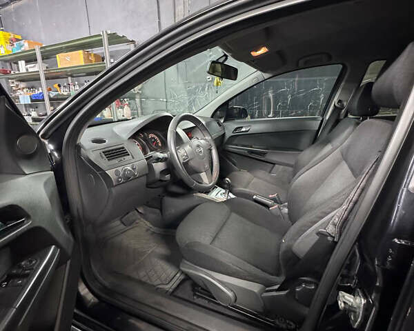 Черный Опель Астра, объемом двигателя 1.4 л и пробегом 220 тыс. км за 4700 $, фото 9 на Automoto.ua