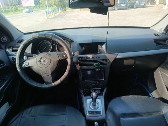 Черный Опель Астра, объемом двигателя 1.6 л и пробегом 220 тыс. км за 3000 $, фото 10 на Automoto.ua