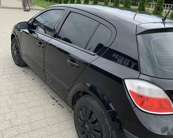 Черный Опель Астра, объемом двигателя 1.4 л и пробегом 199 тыс. км за 3700 $, фото 2 на Automoto.ua