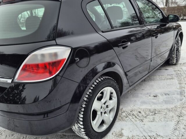 Черный Опель Астра, объемом двигателя 1.6 л и пробегом 240 тыс. км за 5150 $, фото 2 на Automoto.ua