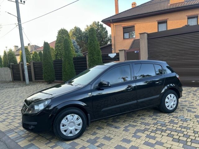 Черный Опель Астра, объемом двигателя 1.6 л и пробегом 224 тыс. км за 3908 $, фото 5 на Automoto.ua
