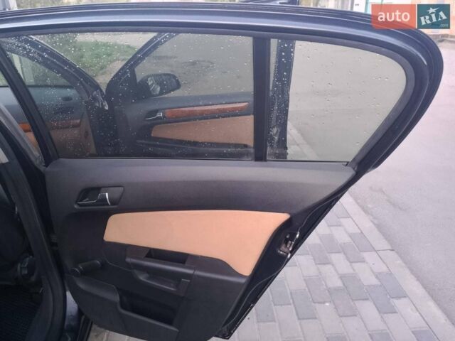 Черный Опель Астра, объемом двигателя 1.6 л и пробегом 230 тыс. км за 4400 $, фото 14 на Automoto.ua
