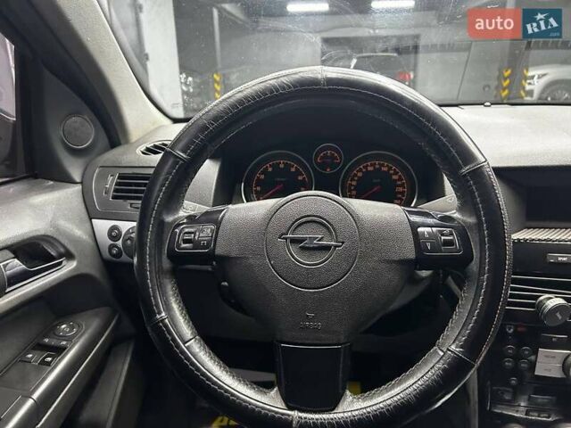 Черный Опель Астра, объемом двигателя 1.6 л и пробегом 213 тыс. км за 4300 $, фото 13 на Automoto.ua