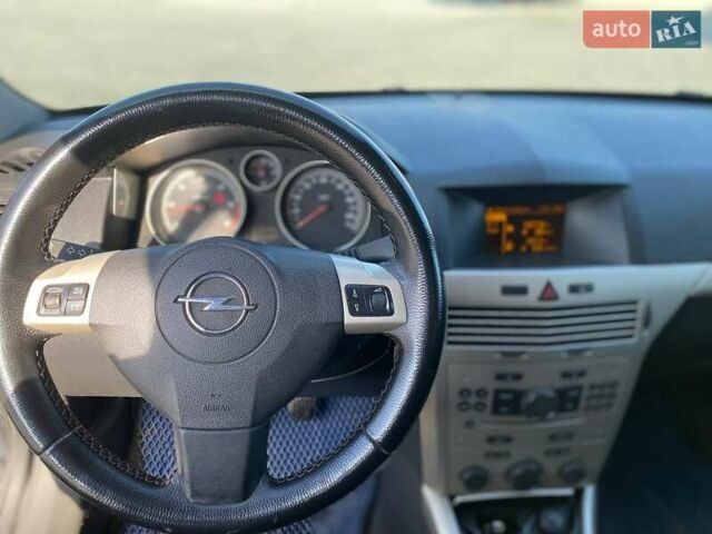 Черный Опель Астра, объемом двигателя 1.3 л и пробегом 227 тыс. км за 4600 $, фото 16 на Automoto.ua