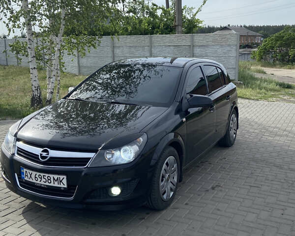 Черный Опель Астра, объемом двигателя 1.6 л и пробегом 170 тыс. км за 5150 $, фото 2 на Automoto.ua