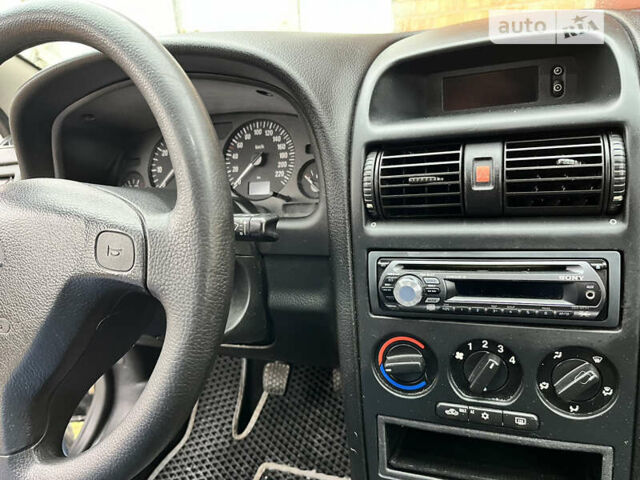 Черный Опель Астра, объемом двигателя 1.36 л и пробегом 82 тыс. км за 4000 $, фото 12 на Automoto.ua