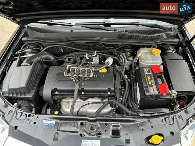 Черный Опель Астра, объемом двигателя 1.6 л и пробегом 218 тыс. км за 5950 $, фото 12 на Automoto.ua