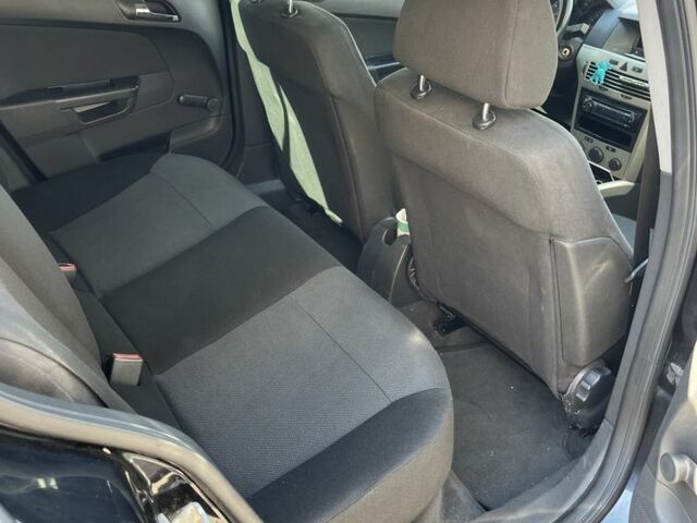 Черный Опель Астра, объемом двигателя 1.4 л и пробегом 290 тыс. км за 3300 $, фото 5 на Automoto.ua