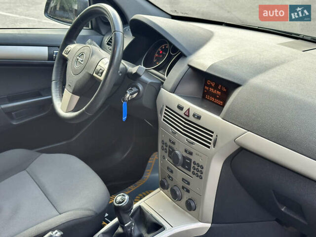 Чорний Опель Астра, об'ємом двигуна 0 л та пробігом 230 тис. км за 5650 $, фото 61 на Automoto.ua