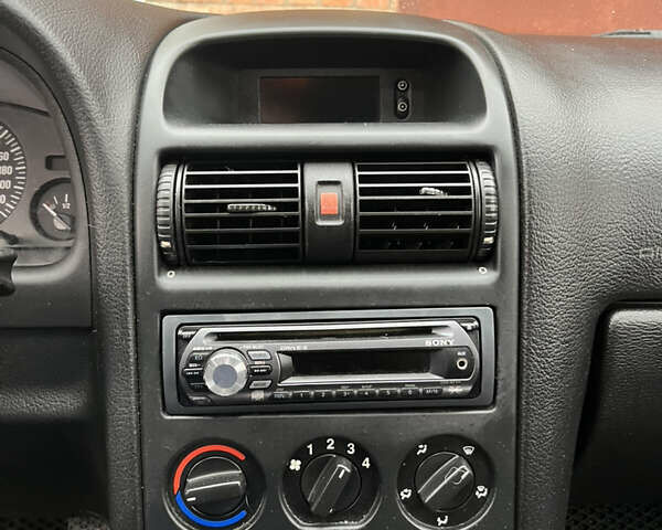 Черный Опель Астра, объемом двигателя 1.36 л и пробегом 82 тыс. км за 4000 $, фото 14 на Automoto.ua