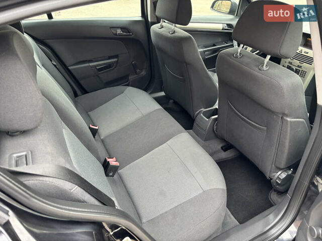 Черный Опель Астра, объемом двигателя 1.6 л и пробегом 218 тыс. км за 5950 $, фото 7 на Automoto.ua