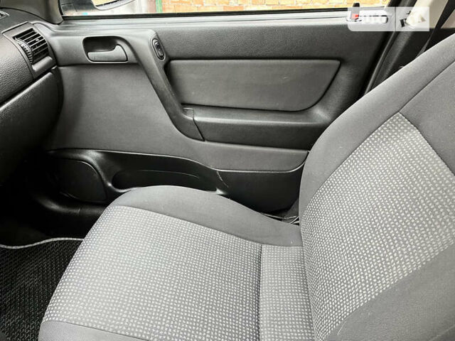 Черный Опель Астра, объемом двигателя 1.36 л и пробегом 82 тыс. км за 4000 $, фото 19 на Automoto.ua