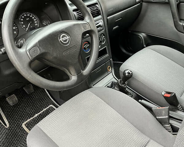 Черный Опель Астра, объемом двигателя 1.36 л и пробегом 82 тыс. км за 4000 $, фото 11 на Automoto.ua