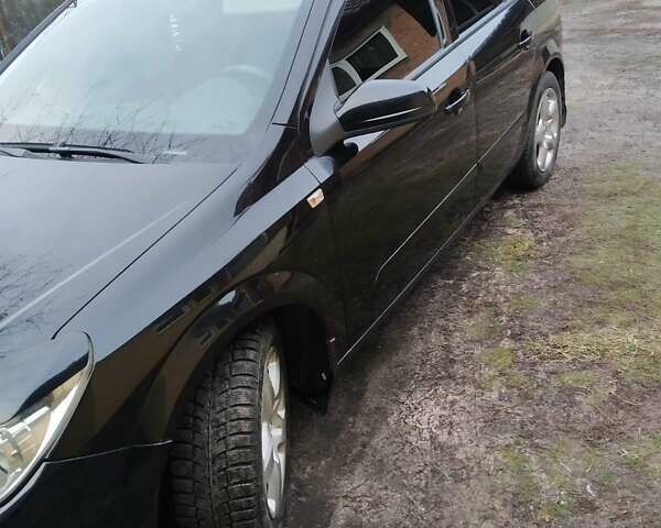 Черный Опель Астра, объемом двигателя 1.6 л и пробегом 250 тыс. км за 5600 $, фото 1 на Automoto.ua