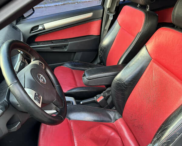 Черный Опель Астра, объемом двигателя 1.8 л и пробегом 309 тыс. км за 4900 $, фото 8 на Automoto.ua