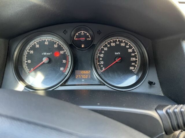 Черный Опель Астра, объемом двигателя 1.4 л и пробегом 290 тыс. км за 3300 $, фото 7 на Automoto.ua