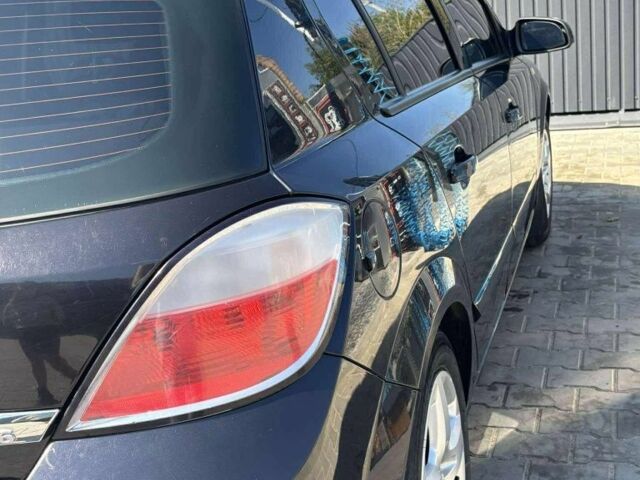 Черный Опель Астра, объемом двигателя 1.6 л и пробегом 238 тыс. км за 5100 $, фото 4 на Automoto.ua