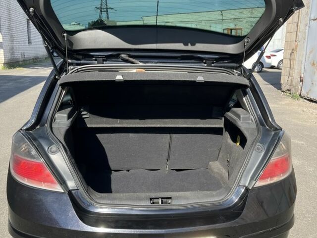 Черный Опель Астра, объемом двигателя 1.4 л и пробегом 290 тыс. км за 3300 $, фото 3 на Automoto.ua