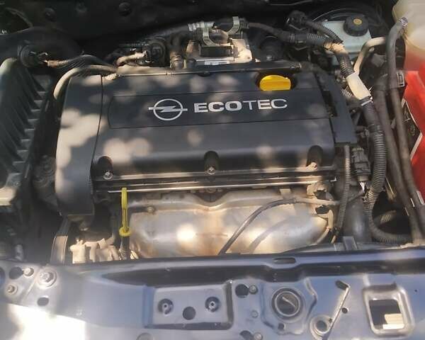 Черный Опель Астра, объемом двигателя 1.6 л и пробегом 250 тыс. км за 5600 $, фото 4 на Automoto.ua