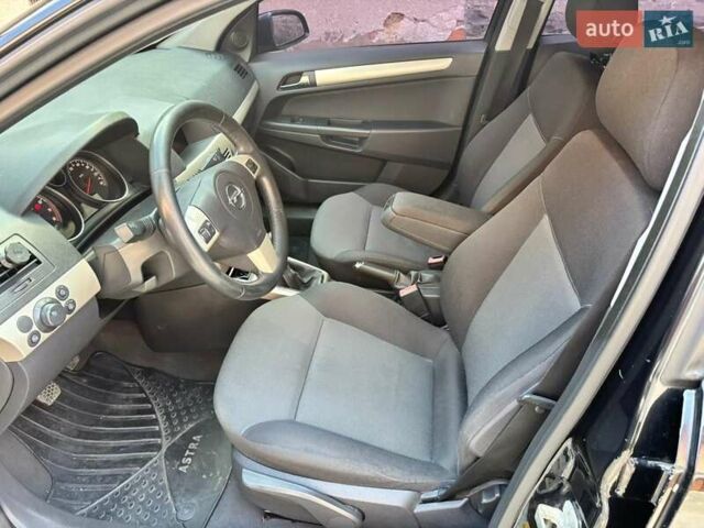 Черный Опель Астра, объемом двигателя 1.6 л и пробегом 266 тыс. км за 4700 $, фото 6 на Automoto.ua