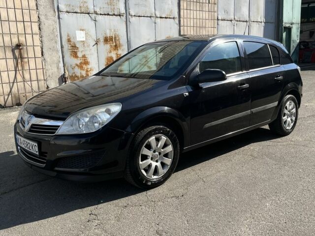 Черный Опель Астра, объемом двигателя 1.4 л и пробегом 290 тыс. км за 3300 $, фото 2 на Automoto.ua