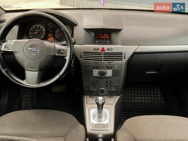 Черный Опель Астра, объемом двигателя 1.4 л и пробегом 155 тыс. км за 4350 $, фото 2 на Automoto.ua