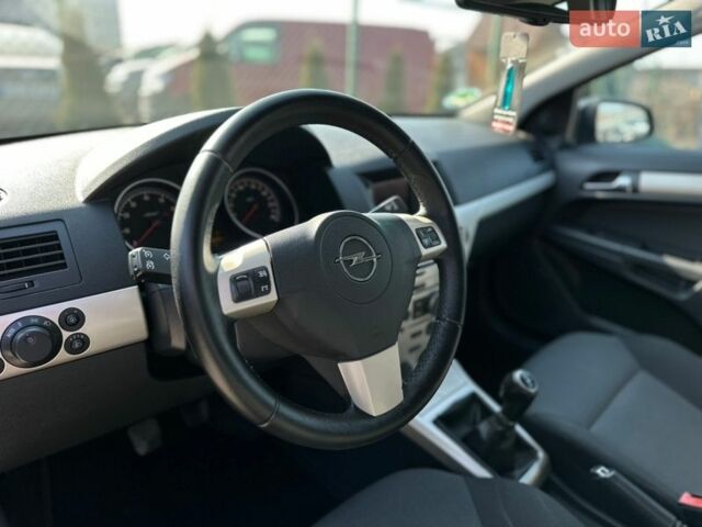 Черный Опель Астра, объемом двигателя 1.4 л и пробегом 189 тыс. км за 5000 $, фото 19 на Automoto.ua