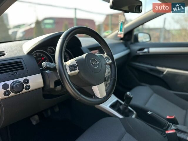 Черный Опель Астра, объемом двигателя 1.4 л и пробегом 189 тыс. км за 5000 $, фото 20 на Automoto.ua