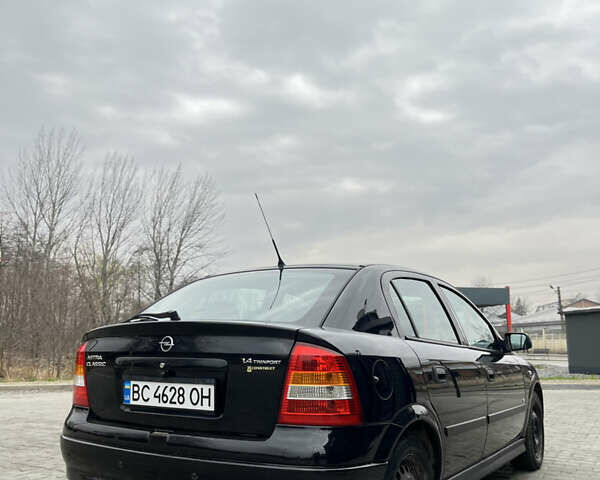 Черный Опель Астра, объемом двигателя 1.36 л и пробегом 82 тыс. км за 4000 $, фото 4 на Automoto.ua
