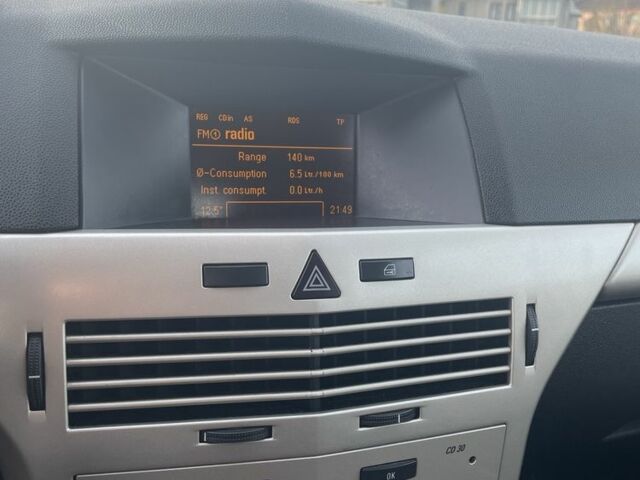 Черный Опель Астра, объемом двигателя 1.7 л и пробегом 224 тыс. км за 4500 $, фото 7 на Automoto.ua