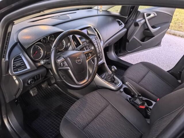 Черный Опель Астра, объемом двигателя 1.6 л и пробегом 255 тыс. км за 2700 $, фото 4 на Automoto.ua