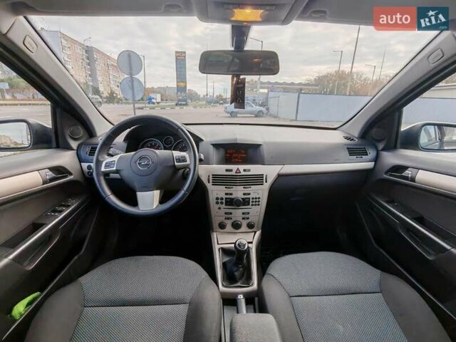 Черный Опель Астра, объемом двигателя 1.6 л и пробегом 194 тыс. км за 5300 $, фото 20 на Automoto.ua