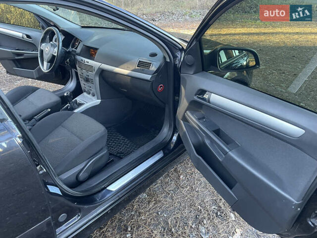 Черный Опель Астра, объемом двигателя 1.8 л и пробегом 250 тыс. км за 5700 $, фото 11 на Automoto.ua