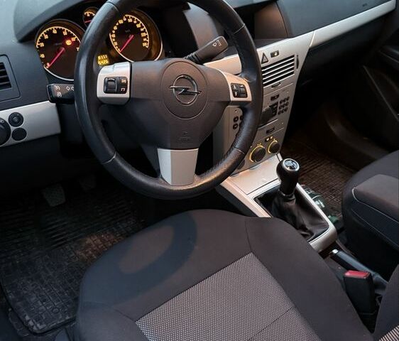 Опель Астра 2008 в Виннице на Automoto.ua Черный Опель Астра, объемом двигателя 1.6 л и пробегом 10 тыс. км за 6000 $, фото 4 на Automoto.ua