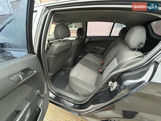 Черный Опель Астра, объемом двигателя 1.4 л и пробегом 220 тыс. км за 4350 $, фото 13 на Automoto.ua