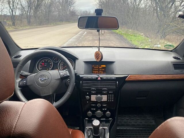Черный Опель Астра, объемом двигателя 1.6 л и пробегом 258 тыс. км за 6000 $, фото 7 на Automoto.ua