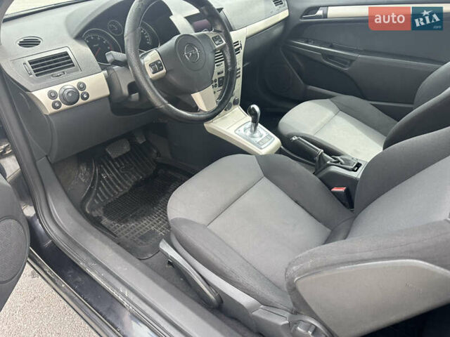 Черный Опель Астра, объемом двигателя 1.6 л и пробегом 230 тыс. км за 3700 $, фото 7 на Automoto.ua