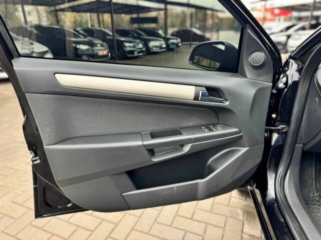 Опель Астра 2008 в Кривом Роге на Automoto.ua Черный Опель Астра, объемом двигателя 1.6 л и пробегом 197 тыс. км за 5700 $, фото 10 на Automoto.ua