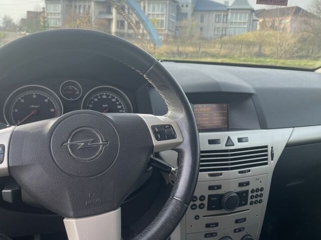 Черный Опель Астра, объемом двигателя 1.7 л и пробегом 224 тыс. км за 4500 $, фото 6 на Automoto.ua