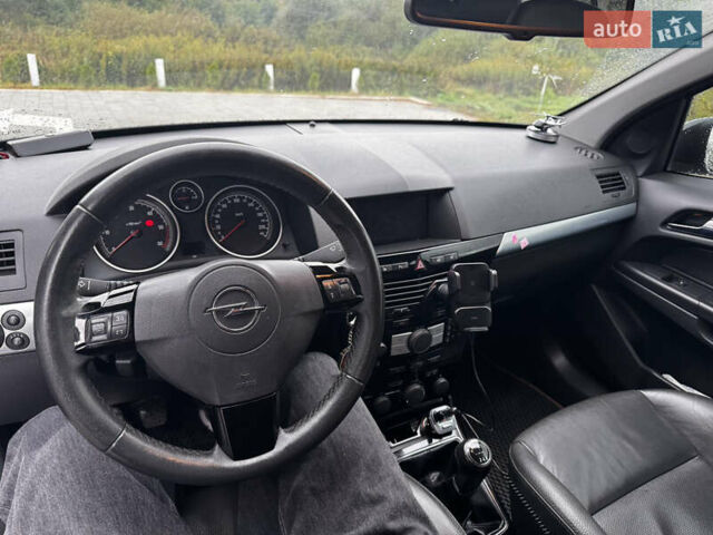 Черный Опель Астра, объемом двигателя 1.7 л и пробегом 320 тыс. км за 5400 $, фото 11 на Automoto.ua