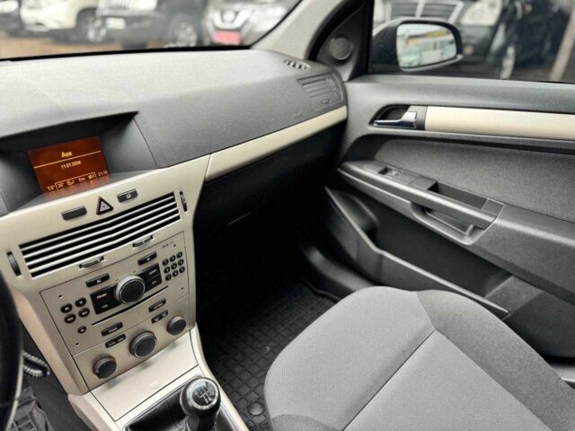 Опель Астра 2008 в Кривом Роге на Automoto.ua Черный Опель Астра, объемом двигателя 1.6 л и пробегом 197 тыс. км за 5700 $, фото 12 на Automoto.ua