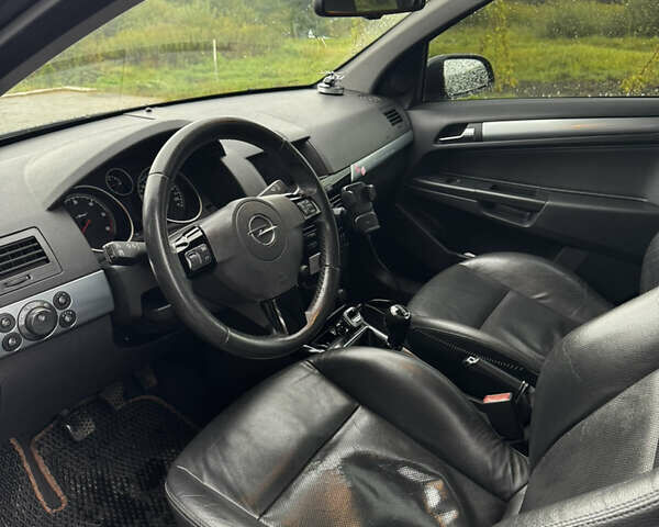 Черный Опель Астра, объемом двигателя 1.7 л и пробегом 320 тыс. км за 5400 $, фото 14 на Automoto.ua