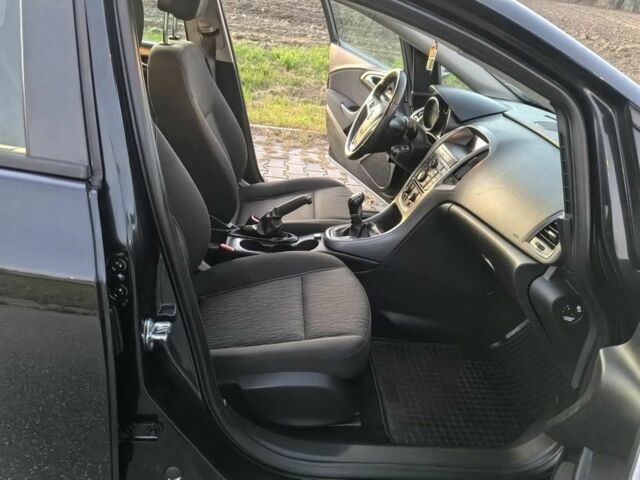 Черный Опель Астра, объемом двигателя 1.6 л и пробегом 255 тыс. км за 2700 $, фото 5 на Automoto.ua