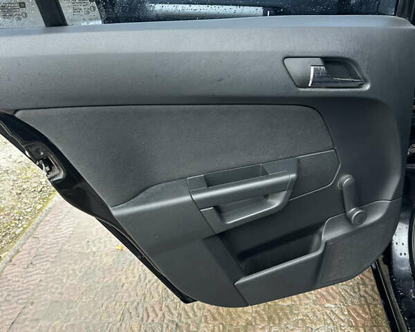 Черный Опель Астра, объемом двигателя 1.4 л и пробегом 220 тыс. км за 4350 $, фото 15 на Automoto.ua