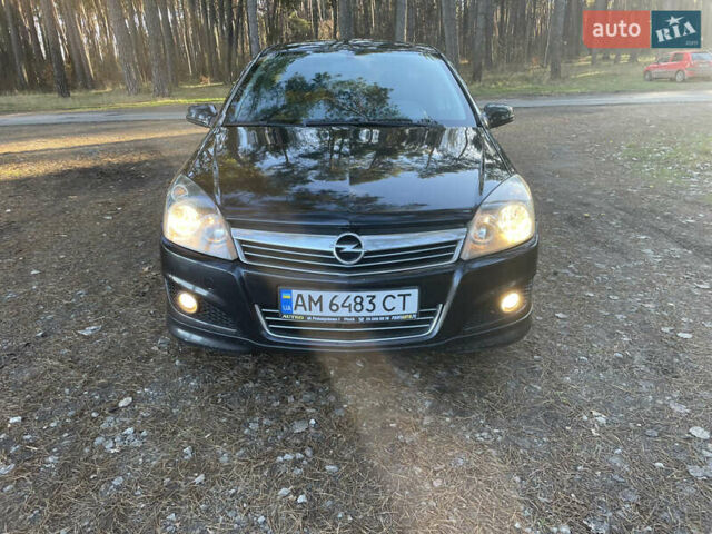 Черный Опель Астра, объемом двигателя 1.8 л и пробегом 250 тыс. км за 5700 $, фото 3 на Automoto.ua