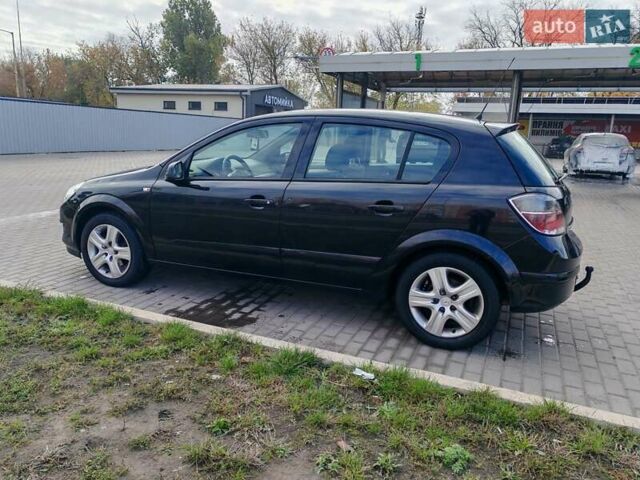 Черный Опель Астра, объемом двигателя 1.6 л и пробегом 194 тыс. км за 5300 $, фото 5 на Automoto.ua