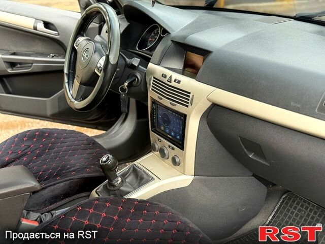 Черный Опель Астра, объемом двигателя 1.6 л и пробегом 370 тыс. км за 3599 $, фото 5 на Automoto.ua