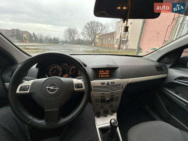 Черный Опель Астра, объемом двигателя 1.4 л и пробегом 220 тыс. км за 4350 $, фото 8 на Automoto.ua