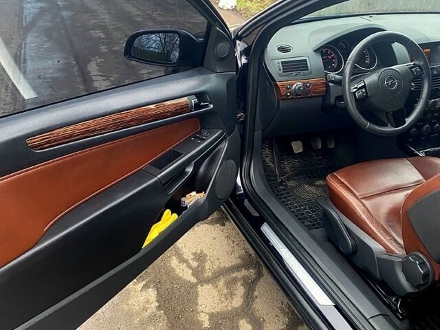 Черный Опель Астра, объемом двигателя 1.6 л и пробегом 258 тыс. км за 6000 $, фото 10 на Automoto.ua